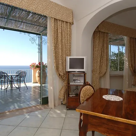 モンテマーレ ホテル 4*