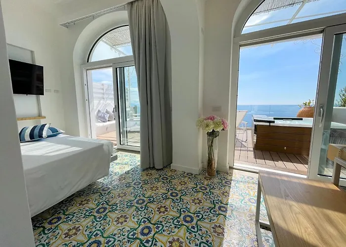 蒙特马雷酒店 4*