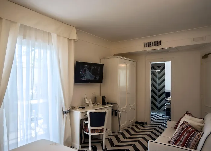 蒙特马雷酒店 4*